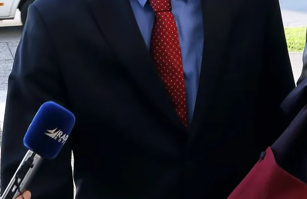 Sintal Obala je del koncerna Sintal, ki ga vodi Robert 
Pistotnik.
