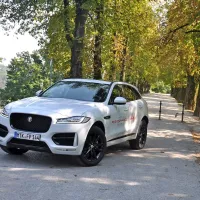 Jaguar F-pace je prvi jaguarjev športni terenec.