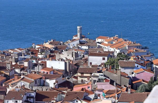 Piran bo med 4. in 8. oktobrom zavzel sedmi Festival 
evropskega in mediteranskega filma, ki bo ponudil največje 
uspešnice priznanih filmskih festivalov.