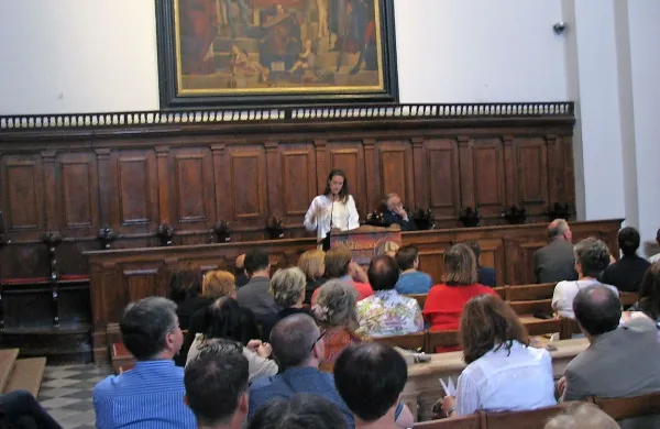 Umetnostni zgodovinarji v cerkvi o  Carpacciu