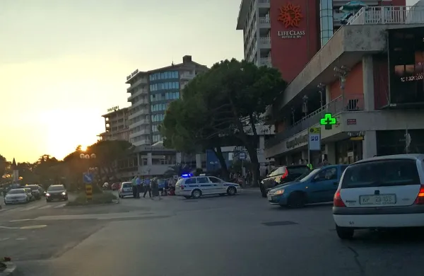 V Portorožu je starejši voznik na prehodu za pešce z avtom 
zbil 85-letno Avstrijko.