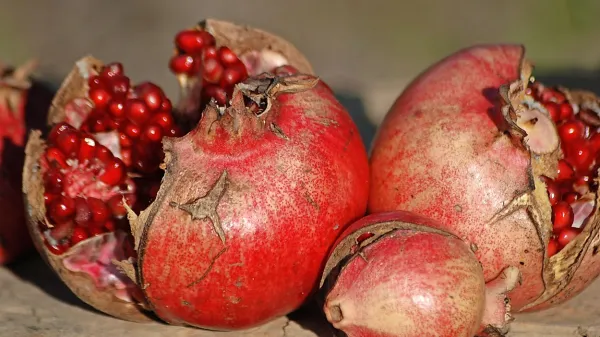 Granatno jabolko vsebuje več kalija kot banane.