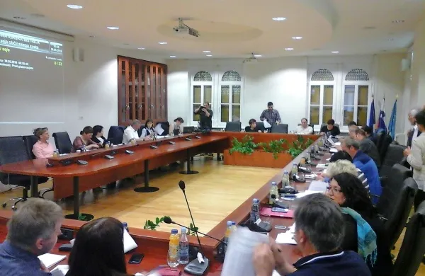 Na zahtevo bistriškega nadzornega odbora bo moral župan 
ugotovitve računskega sodišča v dveh mesecih uvrstiti na 
sejo občinskega sveta.

 