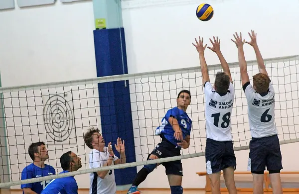 Modri Go Volley II je v Kanalu presenetil beli domači Salonit 
II.