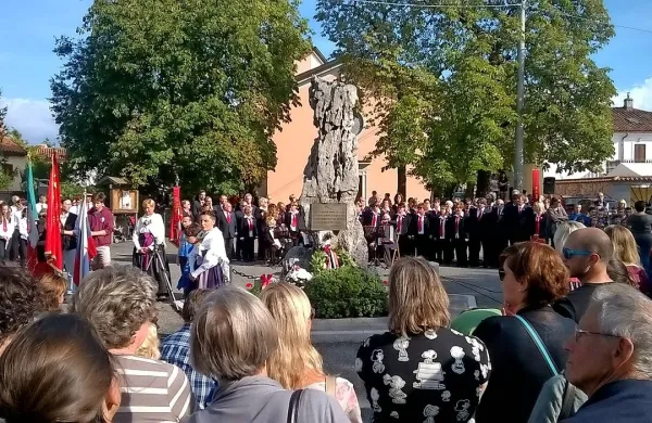 Na svečanosti ob 70. obletnici postavitve spomenika v Trebčah so bili  glavni mladi.
