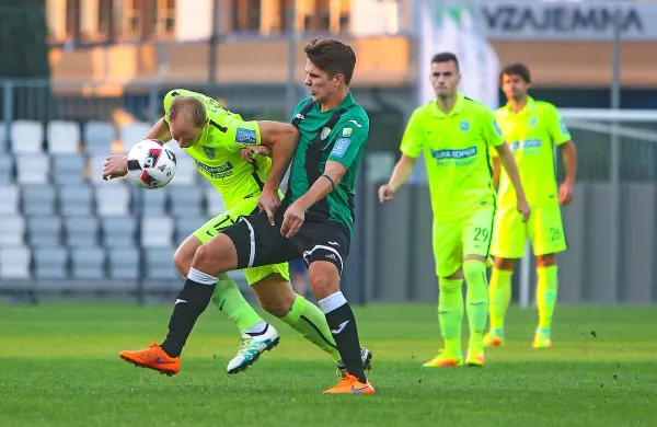 Senijad Ibričić (v dvoboju s tekmecem iz Velenja) je bil v 
soboto še najbolj razpoložen koprski igralec. 
