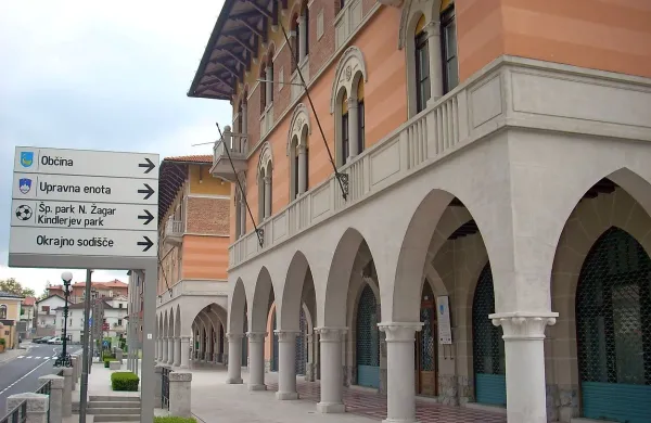 Bistriški odmevi so kot občinsko glasilo prenehali izhajati 
aprila 2013, ko je z uredniškega mesta odstopila Isabela 
Bučković.