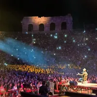 Zucchero je s kar  enajstimi razprodanimi koncerti v veronski 
areni dokazal, da je nesporni kralj italijanskega bluesa. 