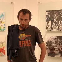 V ajdovski galeriji Lična hiša so novo   sezono začeli s 
pregledno razstavo ilustracij Damijana Stepančiča.