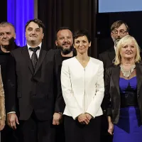 Primorski prejemniki nagrad za izjemne dosežke v šolstvu: 
prvi z leve Stojan Ščuka iz Parka Škocjanske jame, na sredini 
Marko Strle, ob njem Darjo Felda.