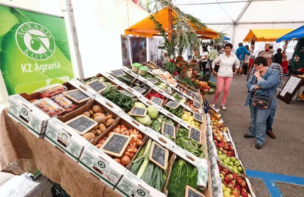 KZ Agraria Koper bo strokovno predstavila letošnjo osrednjo 
temo - sadje in izdelke iz sadja.