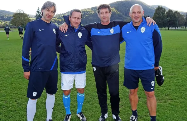 Primorsko obarvani trenerski štab mlade slovenske reprezentance, ki se je pripravljala v Čatežu: (od leve) Sandi 
Valentinčič, Primož Gliha, Alfred Jermaniš in Robert Volk. 