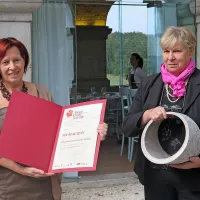 Dve prvi dami Meseca kraške kuhinje: pobudnica Ada 
Špacapan (levo) in dolgoletna vodja Aleksandra Pelicon.