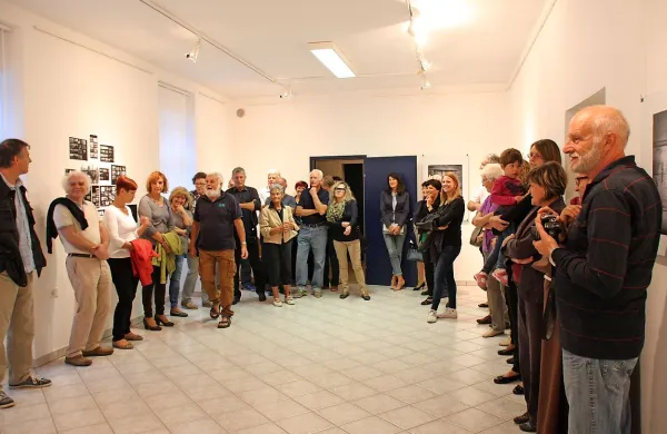 Nekateri ustvarjalci so v srednjeveškem Vipavskem Križu  
ustvarjali že večkrat, druge pa je letos očaral prvič. 
