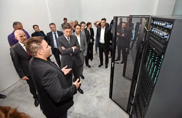 Delovanje podatkovnega središča in superračunalnika arctur-2 je zbranim predstavil Marko 
Kobal, tehnični direktor družbe Arctur.