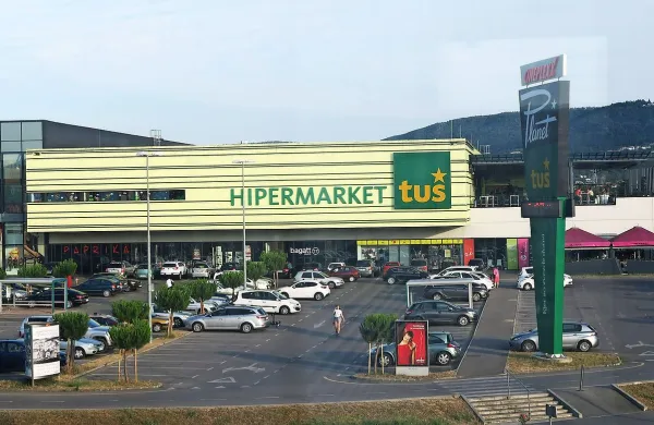 Za pretep, ki se je pred dvema letoma zgodil na parkirišču 
pred Planetom Tuš v Kopru, ne bo   odgovarjal nihče.