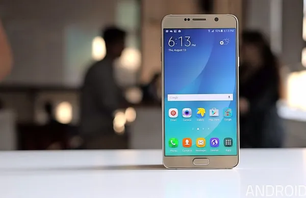 Južnokorejski velikan Samsung se je zaradi tehničnih težav 
odločil za poseg v proizvodnjo pametnih telefonov galaxy 
note 7.