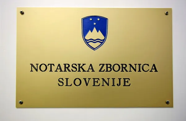 V Notarski zbornici Slovenije opozarjajo, da nekatere oporoke, ki niso bile vložene pri notarjih, kljub zakonu niso bile 
vpisane v centralni register.