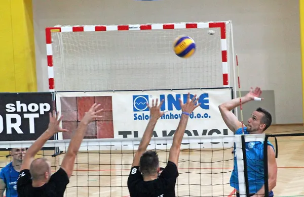 Poškodovanega Matica Vrtovca je pri Salonitu zamenjal 
Dalibor Tomić.
