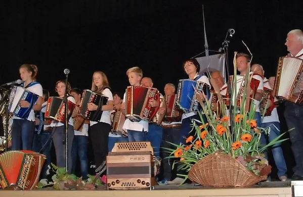 Na prireditvi je živahno zagodel tudi  harmonikarski orkester, ustanovljen na  Žibernovo željo.