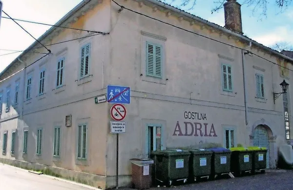 Zaradi cenitve nekdanjega gostišča Adria v Vipavi je Mlinotest tožil cenilca nepremičnin Dejana Žlajpaha.