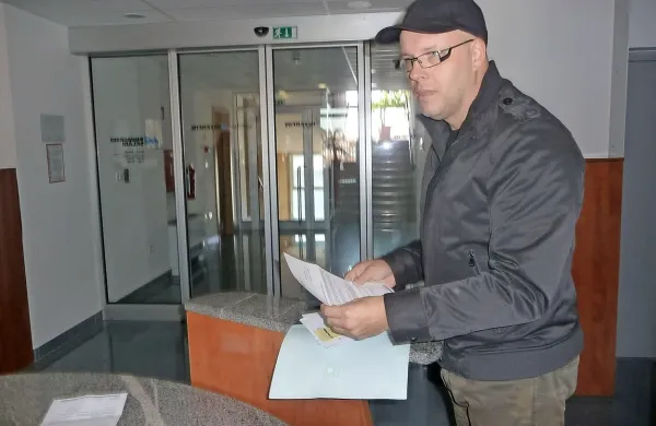 Alojz Petrovčič ima delnice Modre linije holding in Istrabenza; za 
prve bo dobil odpravnino, za druge pa še ne ve, kaj bo z njimi.