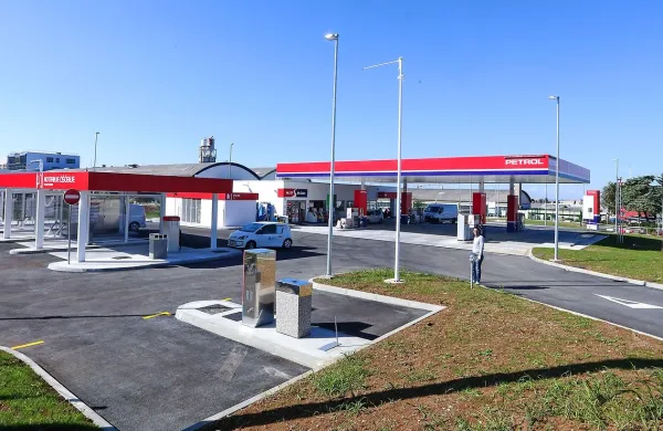 Danes bodo odprli tretji Petrolov  bencinski servis