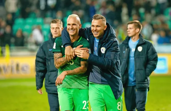 Nasmeh pove vse: zadovoljna Aljaž Struna (levo) in Jasmin 
Kurtić.