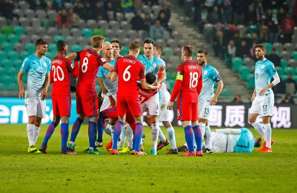 Na dvoboju Slovenije (v svetlih dresih) in Anglije v Stožicah se 
je kljub remiju brez golov  iskrilo na igrišču.