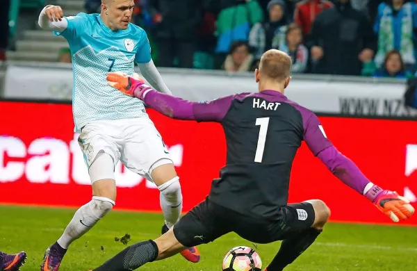 Joe Hart je slavil v vseh dvobojih s slovenski nogometaši, tudi 
z Josipom Iličićem.