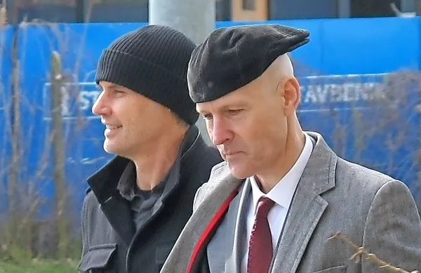 Rektor Dragan Marušič z odvetnikom Velimirjem Cugmasom 
(desno)
