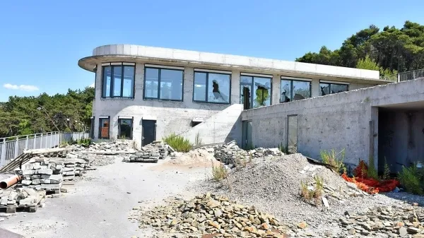 Naj se pokopali&scaron;ča lotijo pravosodni organi