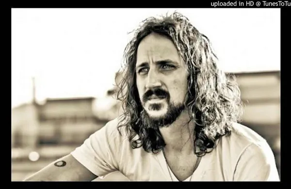 Američan s slovenskimi koreninami Matt Drenik je frontman 
zasedbe Battleme.