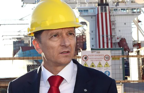Luka Koper, ki jo vodi Drago Matić, je še pred odločbo 
inšpektorata  prekinila sodelovanje z Enconom. Ji bo uspelo 
dokazati, da ne najema delavcev prek neregistriranih agencij? 
