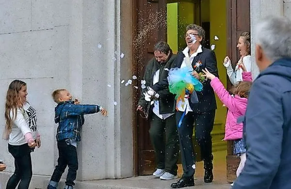 Civilno zvezo sta sklenili partnerki Maura in Roberta, prva iz 
Trsta, druga pa iz Milj, ki sta na ta trenutek čakali 18 let.
