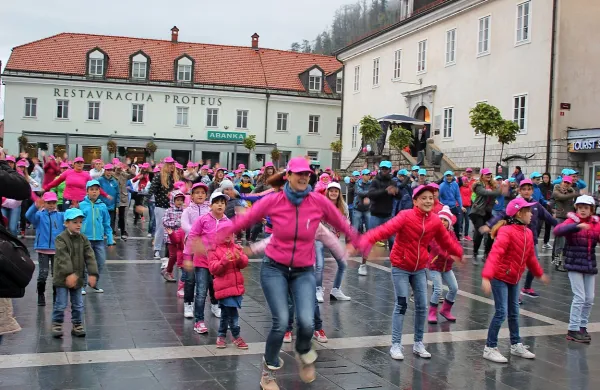 Dogodku Lep je dan ob dnevu zdravih dojk so se s plesom za 
zdravje letos kot edini na Primorskem pridružili tudi v 
Postojni.