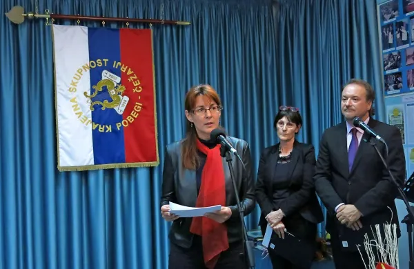 Pomoč Karitas po podatkih vojaškega vikariata prejema 
približno 100 posameznikov in družin v Slovenski vojski, je 
danes dejala ministrica za obrambo Andreja Katič.