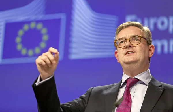 Evropski komisar za varnostno unijo Julian King je dejal, da 
mora biti Evropa pripravljena na prihod džihadistov, če bodo 
iraške sile znova prevzele nadzor nad trdnjavo skrajne 
Islamske države.