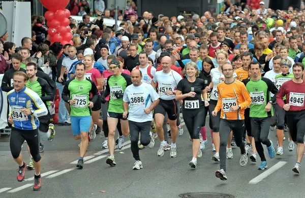 Število tekačev na maratonu v Ljubljani raste, letos bo 
rekordno.
