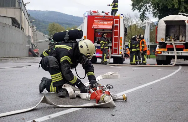 V sobotni vaji je sodelovalo približno 130 poklicnih in 
prostovoljnih gasilcev. 
