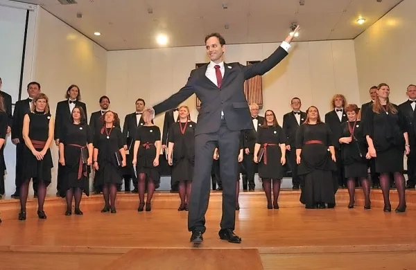 Na koncertu v Postojni  se je od ubrane tovarišije po sedmih 
letih poslovil njen zborovodja Mirko Ferlan. 