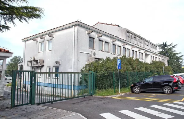  Zanimanja za nekdanjo stavbo koprske policijske uprave na 
Ulici 15. maja ni bilo.