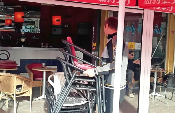 Tako so včeraj praznili Kanelo bar. 