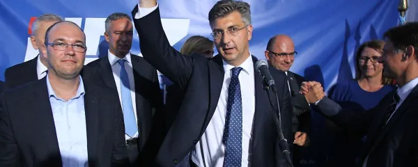   Zoran Plenković je v rekordno kratkem času kadrovsko 
prenovil in posodobil stranko HDZ, vanjo vnesel bruseljske 
manire, takšne kriterije pa skuša uveljaviti tudi v svoji vladni 
ekipi. 