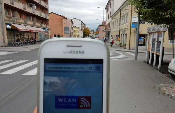 Wlan.sezana.today nudi brezplačni dostop do spleta tudi ob Partizanski cesti v Sežani. 
