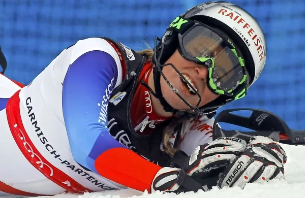 Švicarka Lara Gut je bila najhitrejša v 1. vožnji prvega 
veleslaloma za svetovni pokal alpskih smučark v Söldnu.