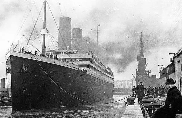 Ključ omarice z rešilnimi jopiči na leta 1912 potopljeni 
potniški ladji Titanik so na dražbi prodali za 95.000 evrov.