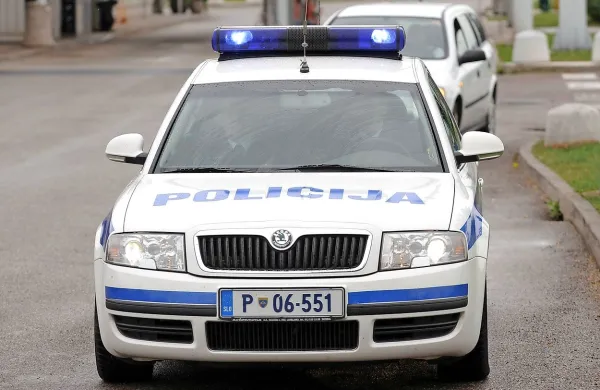 V lokalu grozil z nožem