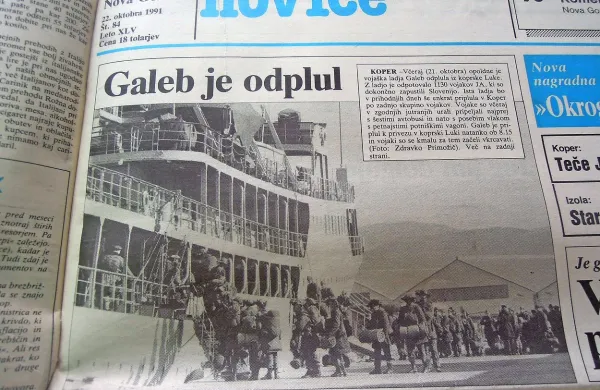 Vojaška ladja Galeb je odpeljala večino vojakov JLA, zadnjih 
3200 vojakov pa je Slovenijo zapustilo z malteškim trajektom 
v noči s 25. na 26. oktober.