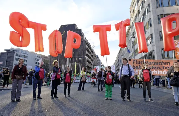 V Bruslju so potekali protesti tako proti Ceti kot proti TTIP.